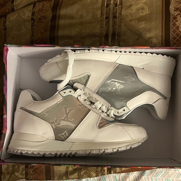 Louis Vuitton sneakers - Picture 1 of 3